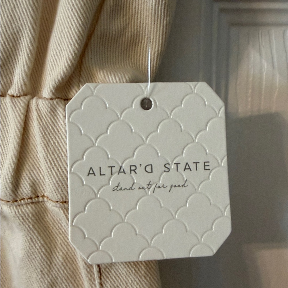 Altrad State Cream Short-Sleeve Denim Romper with Button Front and pockets - Picture 3 of 8
